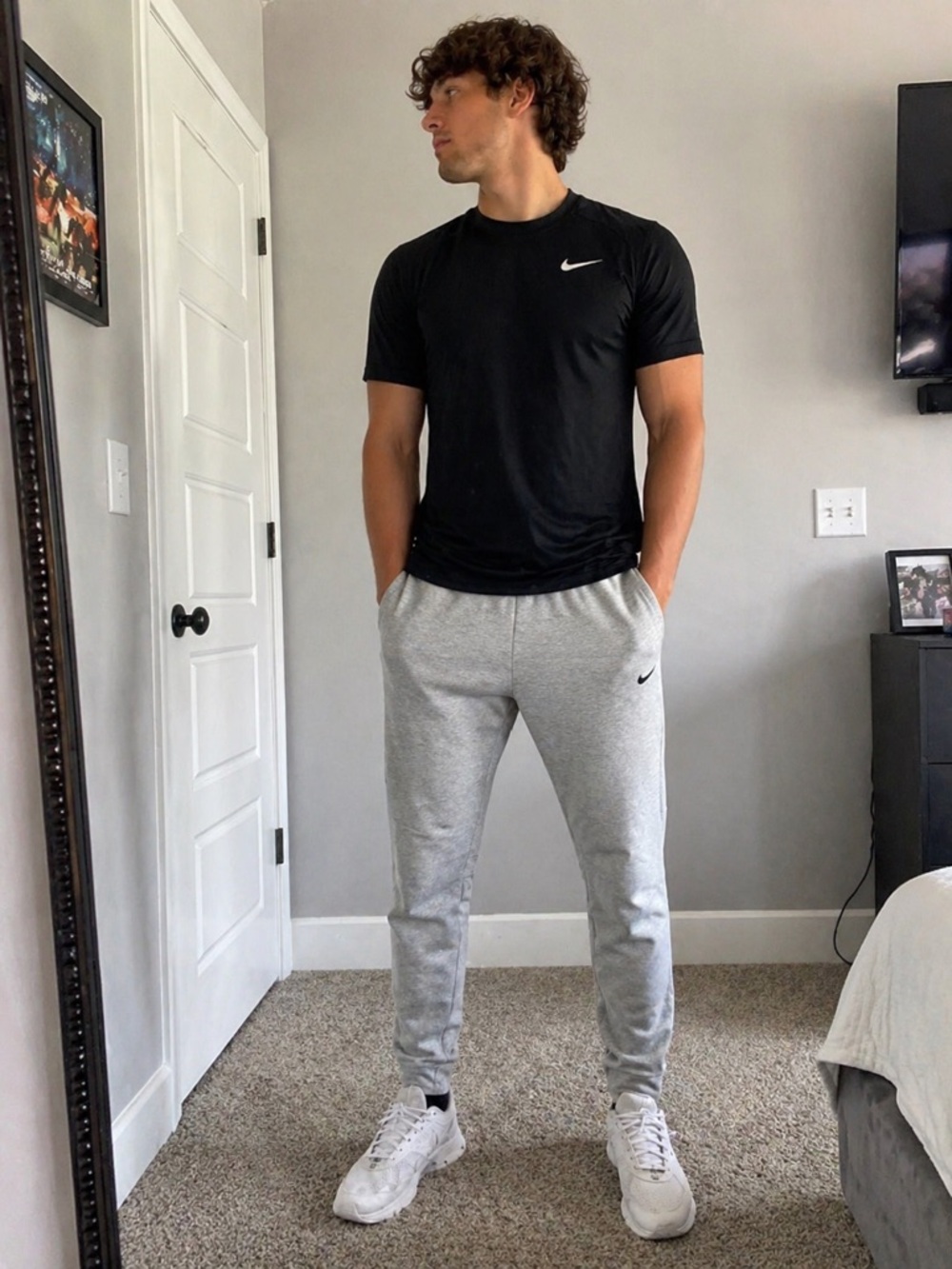 Nike Dri-FIT Men’s Joggers Gray Tapered Training Pants Size M